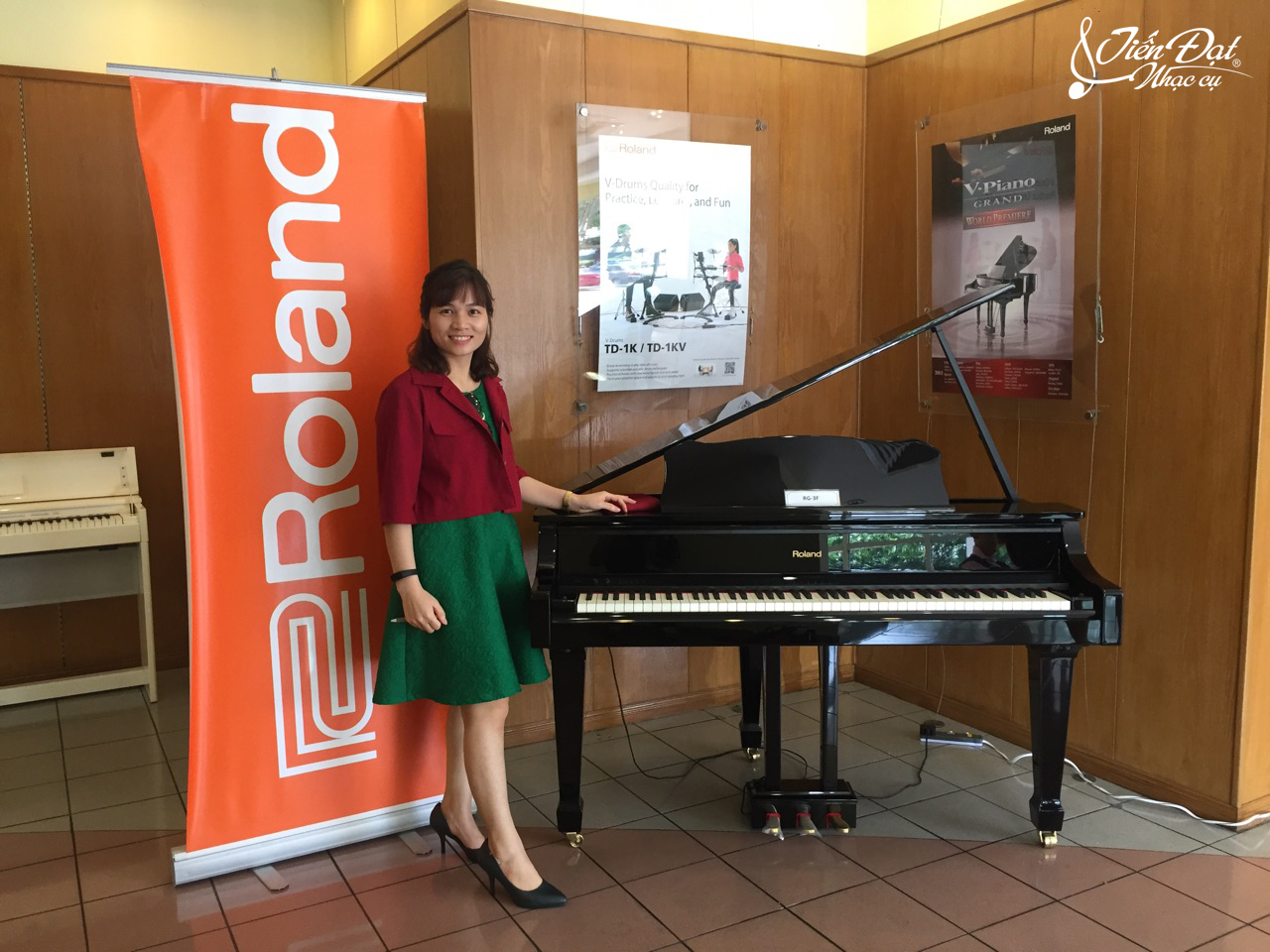 loi20ich20khi20hoc20dan20piano-15 nhac cu tien dat tham nha may roland